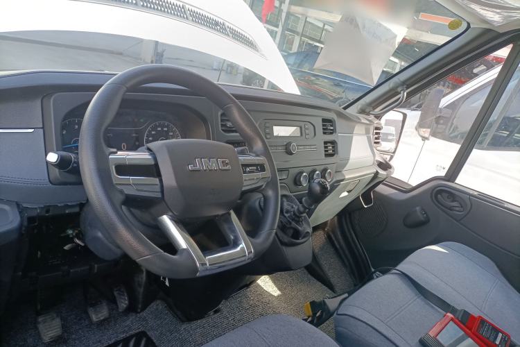 Used JMC Fushun 2023 2.0T Manual Short-Wheelbase Low-Roof Commercial Van 2/3 Seats with Lift-Up Tailgate
