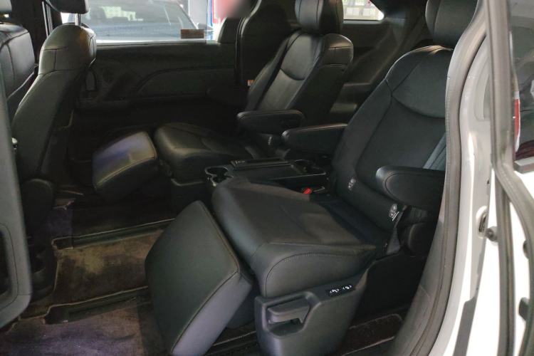 Used Toyota Sienna 2024 2.5L Hybrid Four-Wheel Drive Prestige Edition