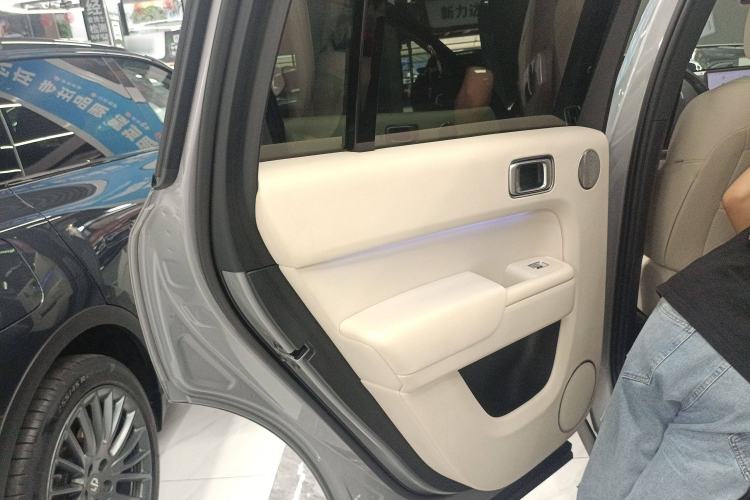 Used Li Auto L8 2023 Pro Model
