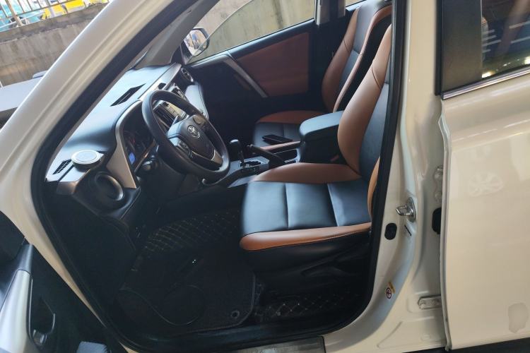 Used Toyota RAV4 2015 2.0L CVT Two-Wheel Drive Fashion Edition