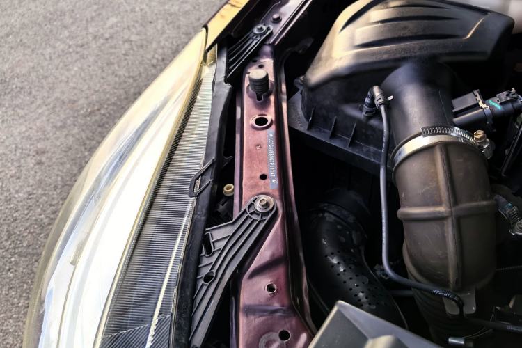 Used JMC Yusheng S350 2016 2.0T Automatic Two-Wheel Drive Gasoline Luxury Edition 5 Seats
