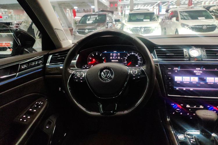 Used Volkswagen Phideon 2016 380TSI Two-Wheel-Drive Executive Version