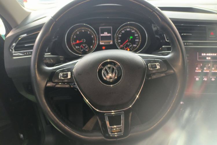 Used Volkswagen Tiguan L 2020 330TSI Automatic Two-Wheel Drive Smart Luxury Edition China VI Standard
