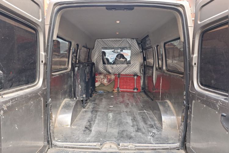 Used SAIC MAXUS Xintu V80 2019 2.5T Classic Version 6-Speed Manual – Aoyuntong Modified Long Wheelbase Mid-Height 7-Seater