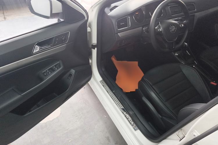 Used Volkswagen Lavida 2017 1.6L Automatic Comfort Edition
