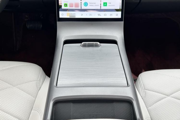 Used  L6 2023 125km MAX
