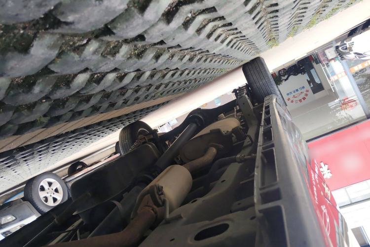 Used Jinbei Gold Hiace 2021 2.0L Passenger Van Engineering Lion Central Air Conditioning Version 9 Seats
