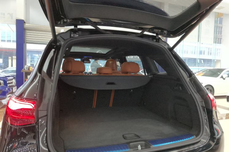 Used Mercedes-Benz GLC 2024 Facelifted GLC 260 L 4MATIC Luxury Version 5 Seats
