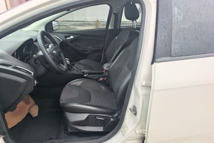 Used Ford Focus 2018 Hatchback Classic 1.6L Automatic Trendy SmartDrive Edition
