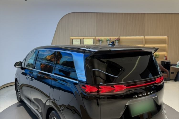 Used Denza D9 2024 DM-i 980 Four-Wheel Drive Prestige Model
