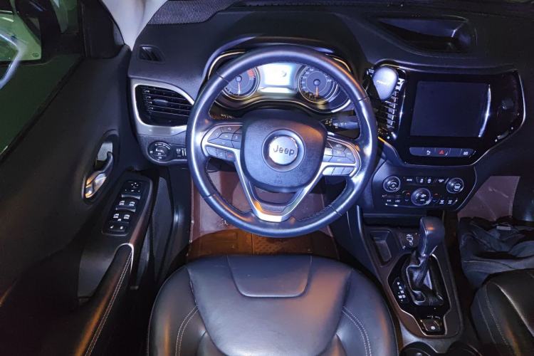 Used  Cherokee 2019 2.0T Two-Wheel Drive Smart Enjoyment Version China VI