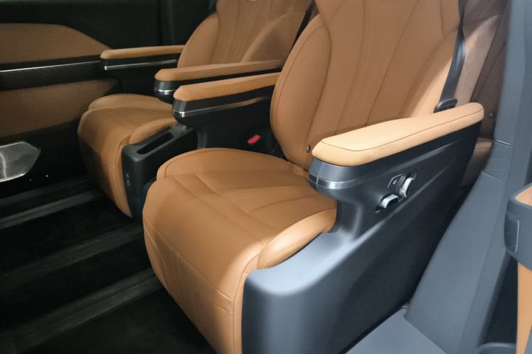 Used Hongqi HQ9 2024 2.0T Business Edition