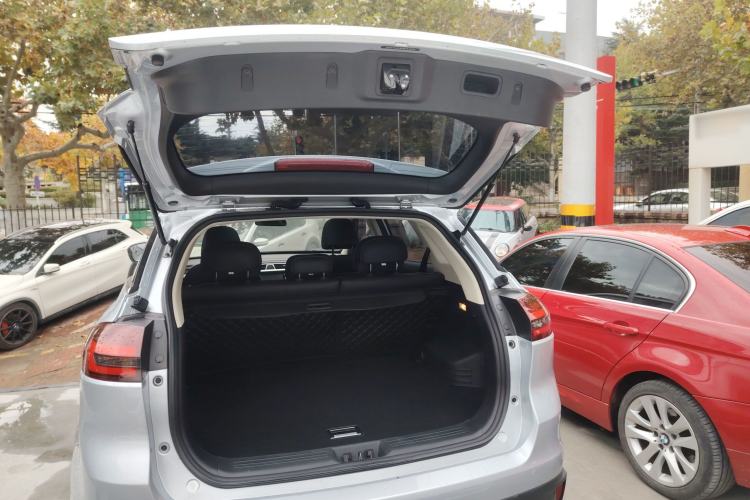 Used Geely Auto Emgrand X7 Sport 2020 1.8TD DCT Two-Wheel Drive Smart Connect 4G-Enabled Version
