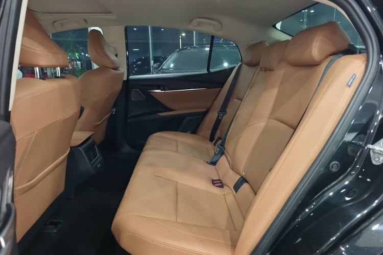 Used Toyota Camry 2024 Dual-Motor 2.0 HGVP Luxury Edition
