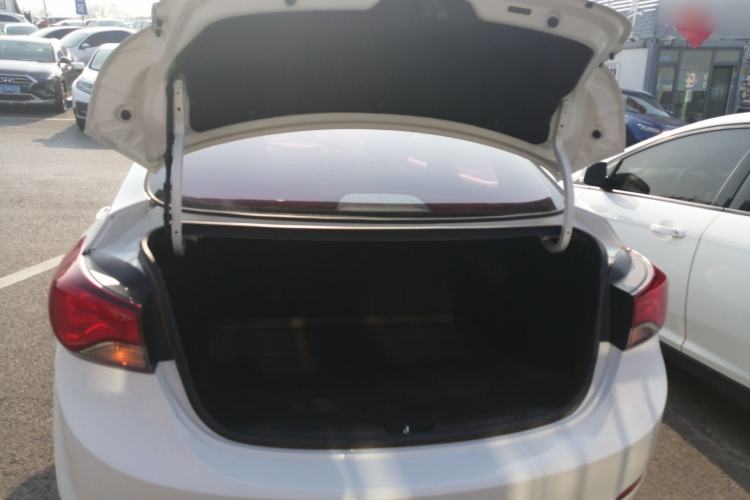 Used Hyundai Elantra 2016 1.6L Automatic Smart Version
