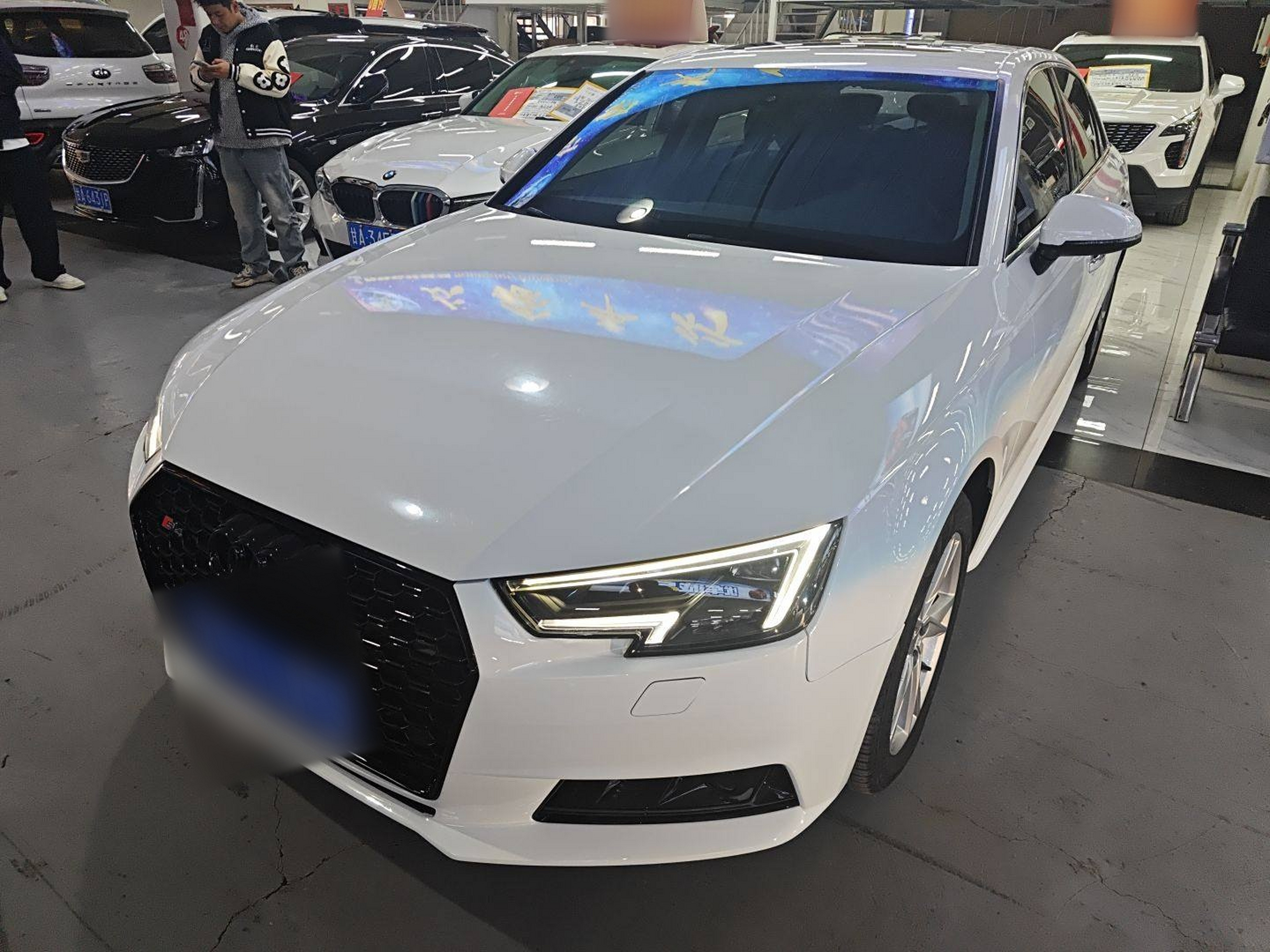 Под передней частью автомобиля