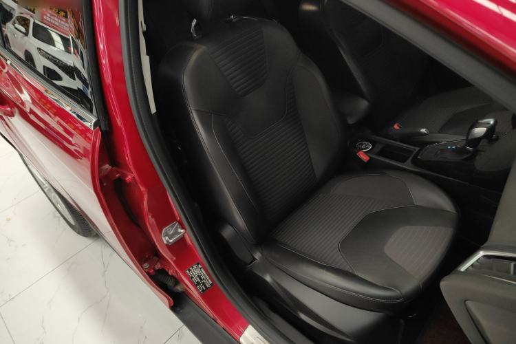 Used Ford Focus 2015 Hatchback 1.6L Automatic Fashion Edition
