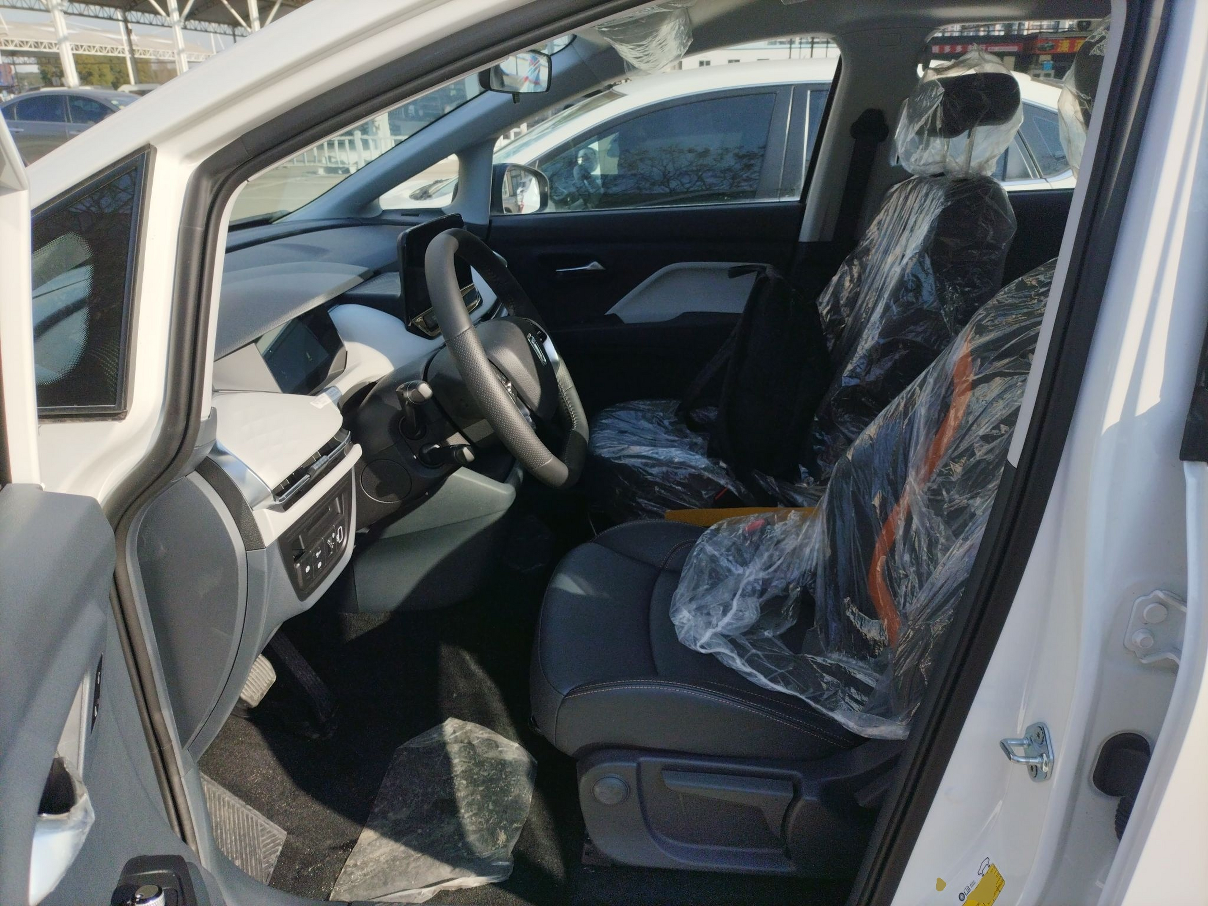 Переднее сиденье в автомобиле