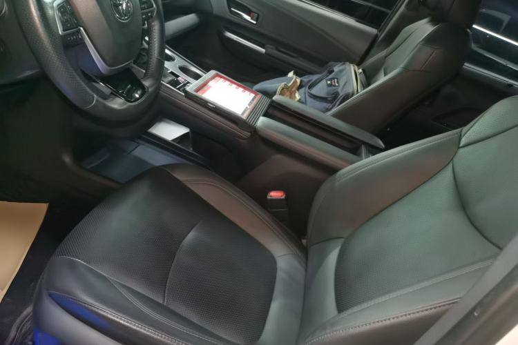 Used Toyota Sienna 2021 2.5L Hybrid Platinum Edition