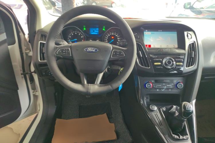 Used Ford Focus 2017 Sedan EcoBoost 125 Manual – Ultra-Style Edition with SmartDrive Features
