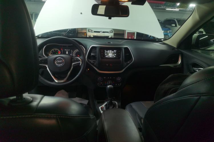 Used  Cherokee 2016 2.4L Leading Edition
