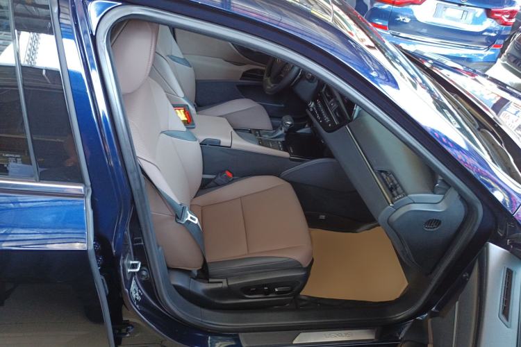 Used Lexus ES 2021 200 Excellence Edition
