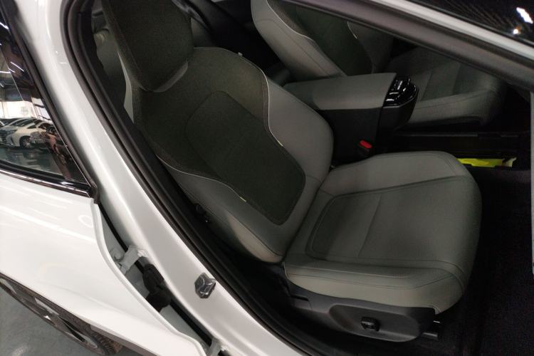 Used Volvo EX30 2025 Rear-Drive Long-Range Plus Model