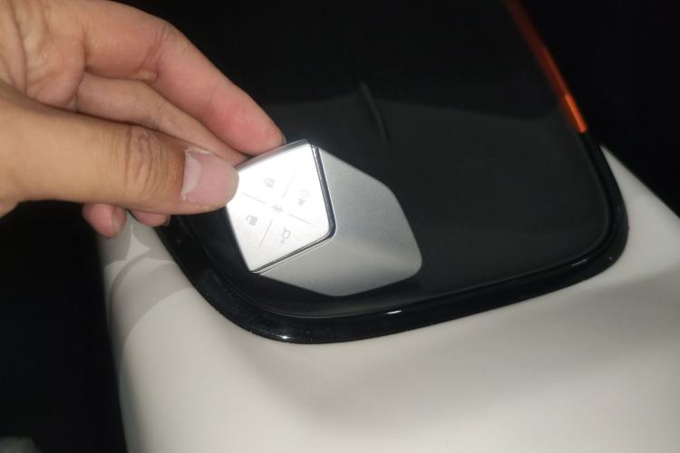 Used  SL03 2023 200Max Range-Extended Version
