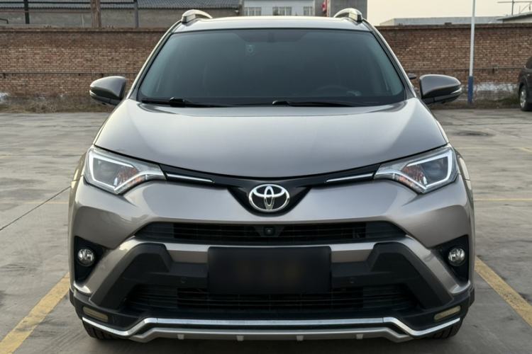 Used Toyota RAV4 2016 2.0L CVT Two-Wheel Drive Fashion Edition China V Standard
