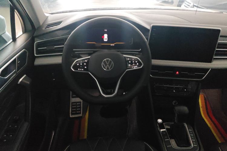 Used Volkswagen Tiguan L 2023 330TSI Automatic Two-Wheel Drive R-Line Enjoyment Edition
