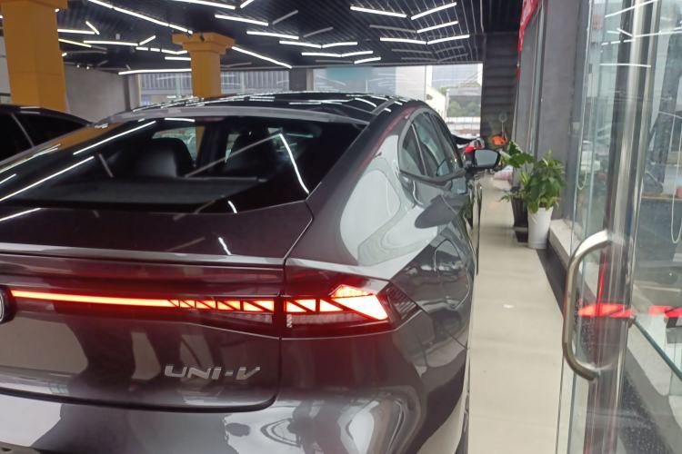 Used Changan UNI-V iDD 2024 Blue Whale Smart Electric iDD 136km ZhiKu Model