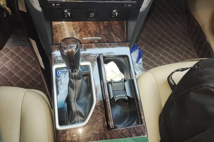 Used Toyota Camry 2016 2.0G 10th Anniversary Leading Edition
