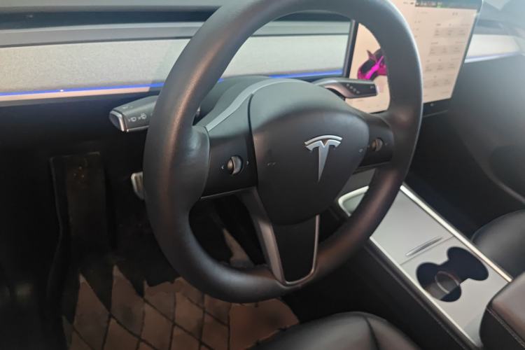 Used Tesla Model Y 2023 Rear-Wheel-Drive Version
