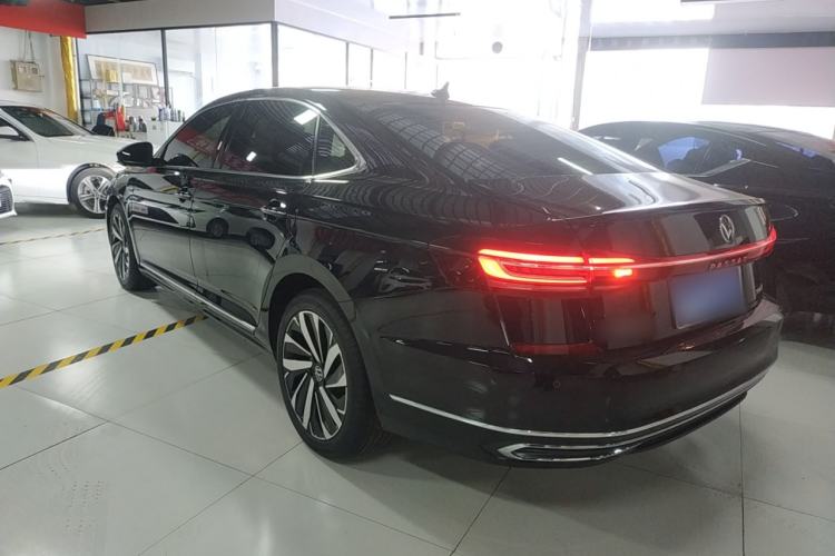 Used Volkswagen Passat 2023 Facelift 330TSI Prestige Edition
