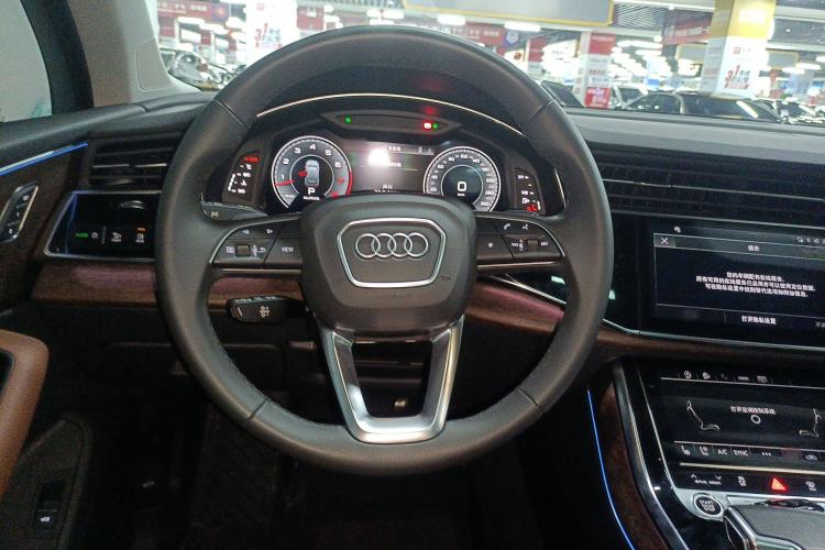 Used Audi Q7 2022 55 TFSI quattro S line Sport model
