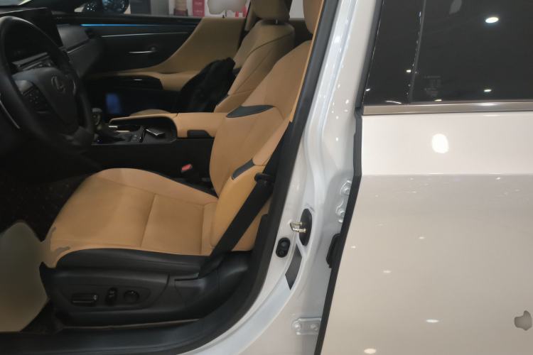 Used Lexus ES 2022 300h Excellence Edition
