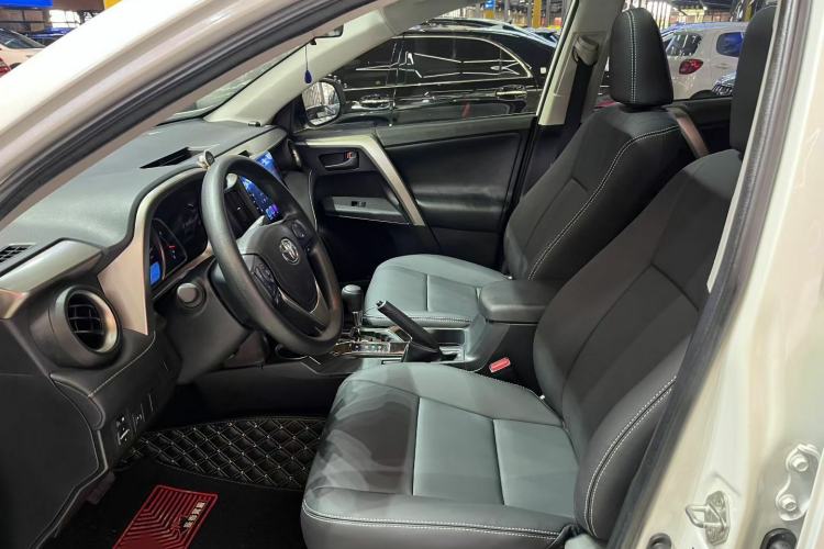 Used Toyota RAV4 2015 2.0L CVT Two-Wheel Drive Fashion Edition
