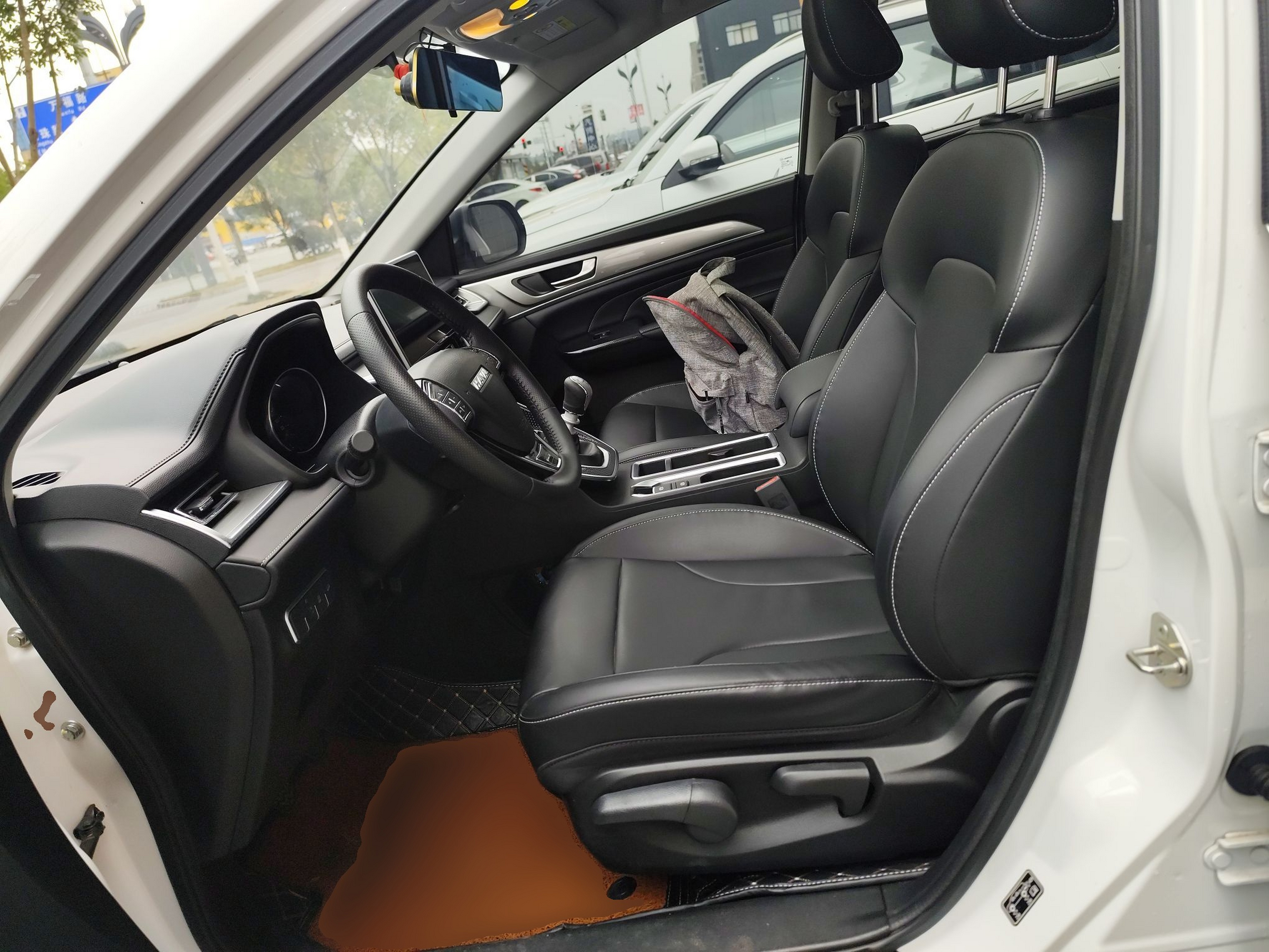 Переднее сиденье в автомобиле