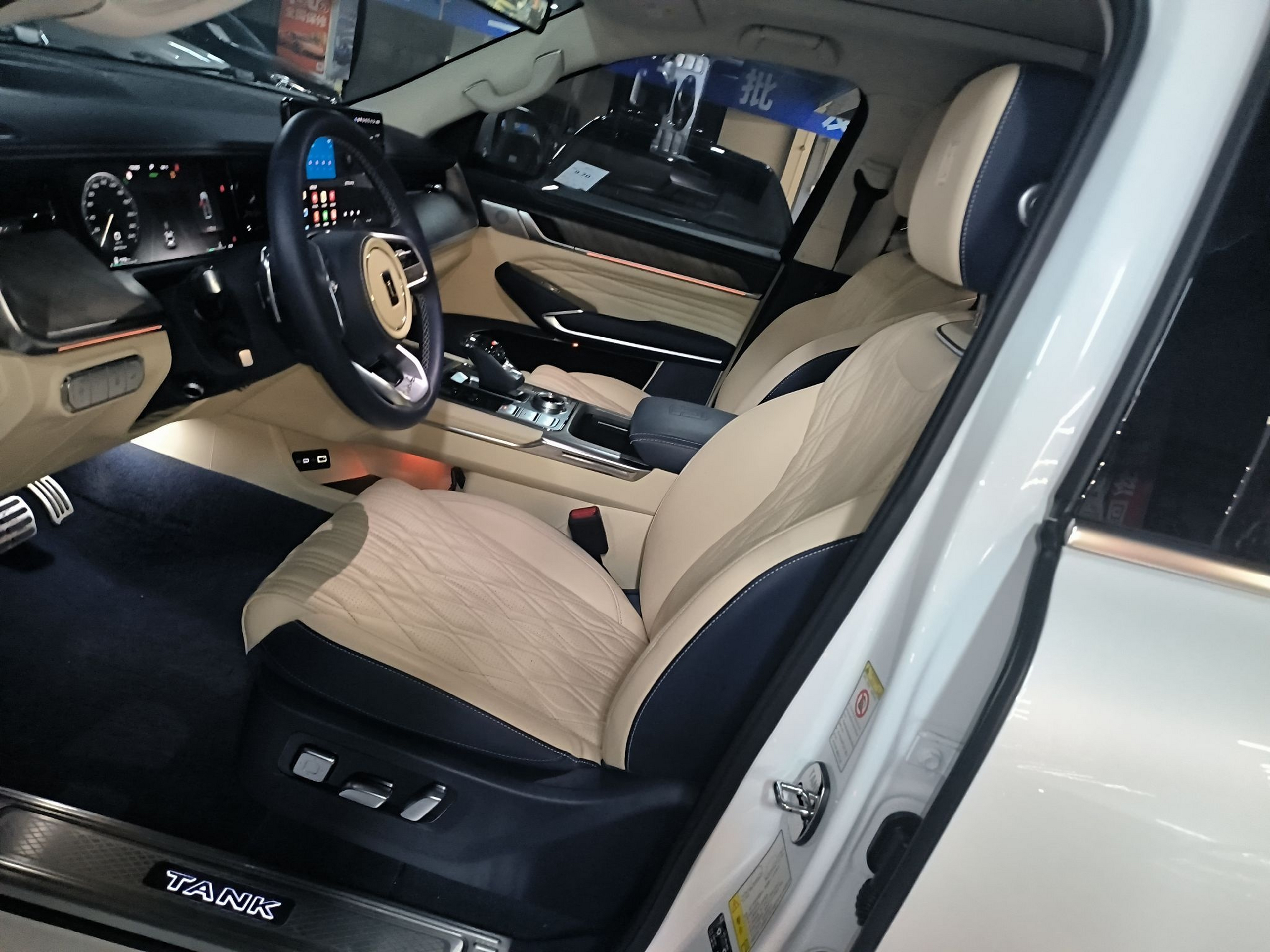 المقاعد الأمامية داخل السيارة