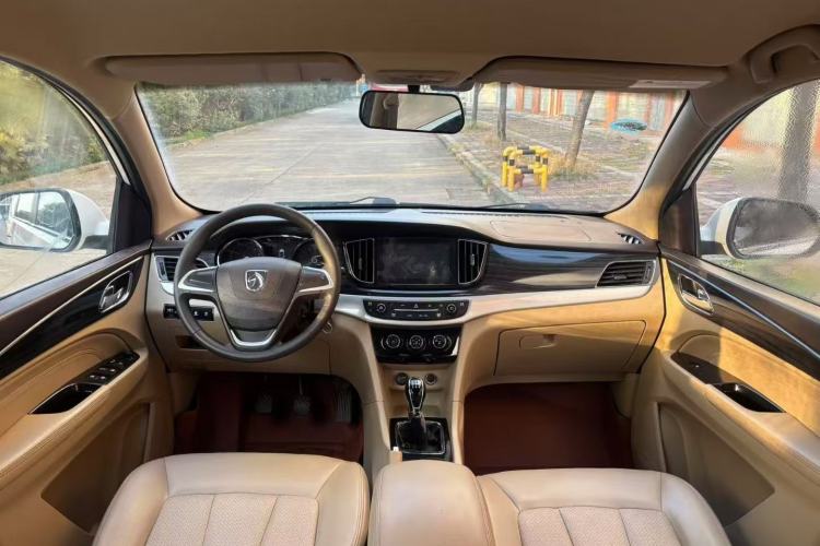 Used Baojun 730 2016 1.5L Manual Comfort Version 7 Seats China V Emission Standard
