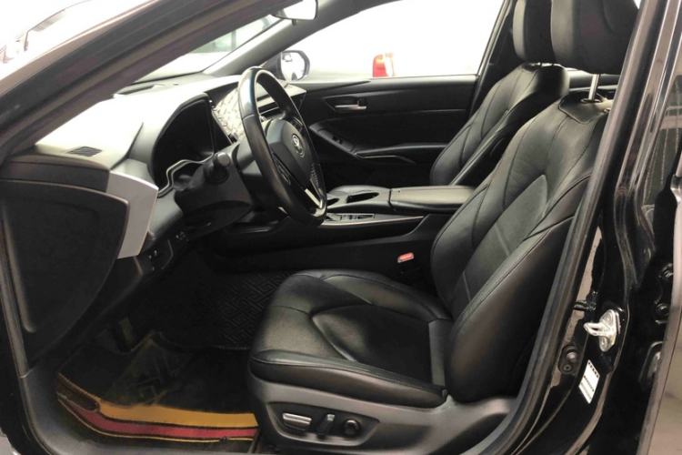 Used Toyota Avalon 2019 Dual-Engine 2.5L Luxury Edition China VI Standard