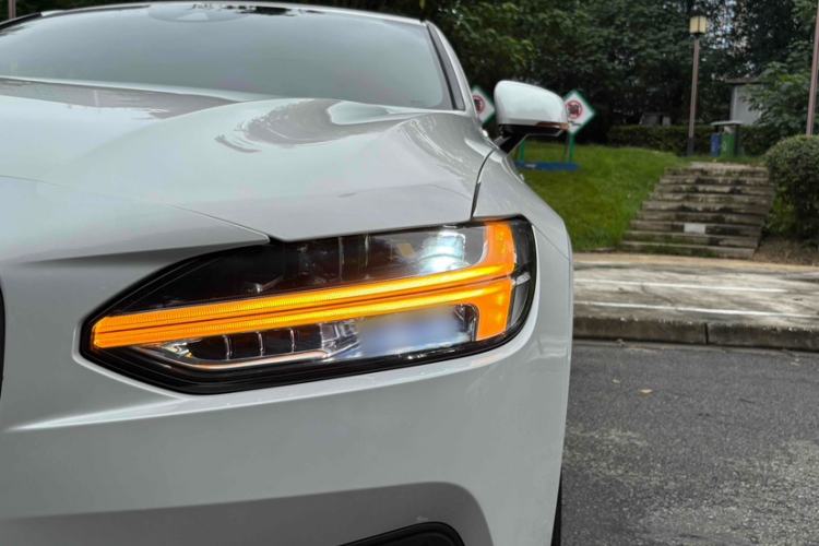 Used Volvo S90 New Energy 2021 T8 eDrive Hybrid Zhiyi Luxury Edition
