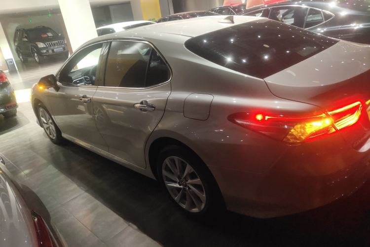 Used Toyota Camry 2021 2.0G Luxury Edition
