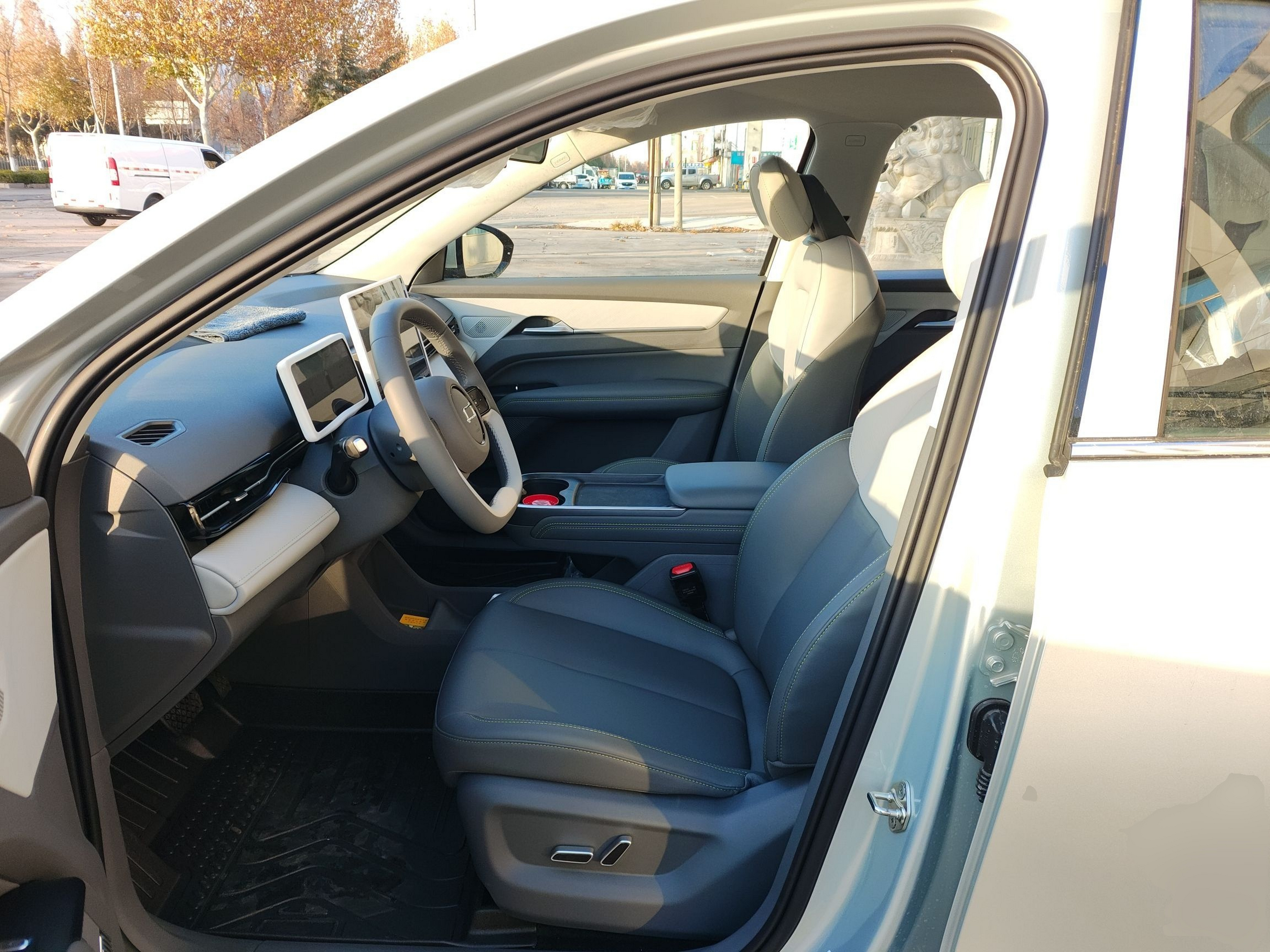 Переднее сиденье в автомобиле