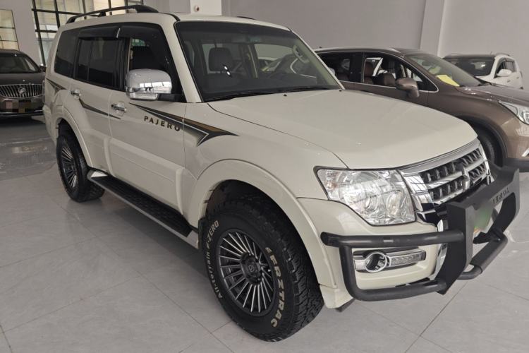 Used Mitsubishi Pajero 2016 3.0L Automatic Luxury Version China V Standard
