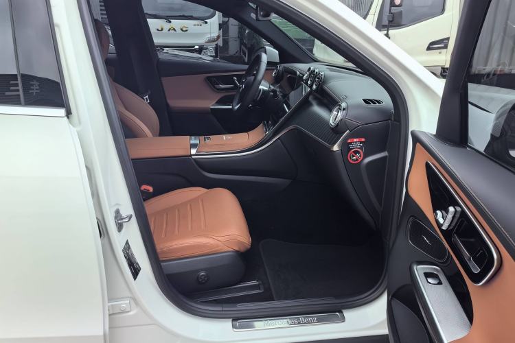 Used Mercedes-Benz GLC 2023 Facelift GLC 260 L 4MATIC Luxury Version 5 Seats
