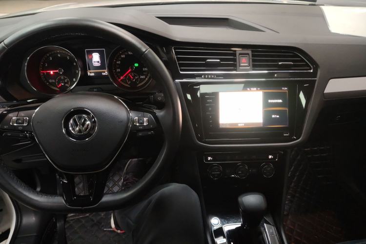 Used Volkswagen Tiguan L 2019 Updated Version 330TSI Automatic Two-Wheel Drive Panoramic Comfort Edition China VI Standard
