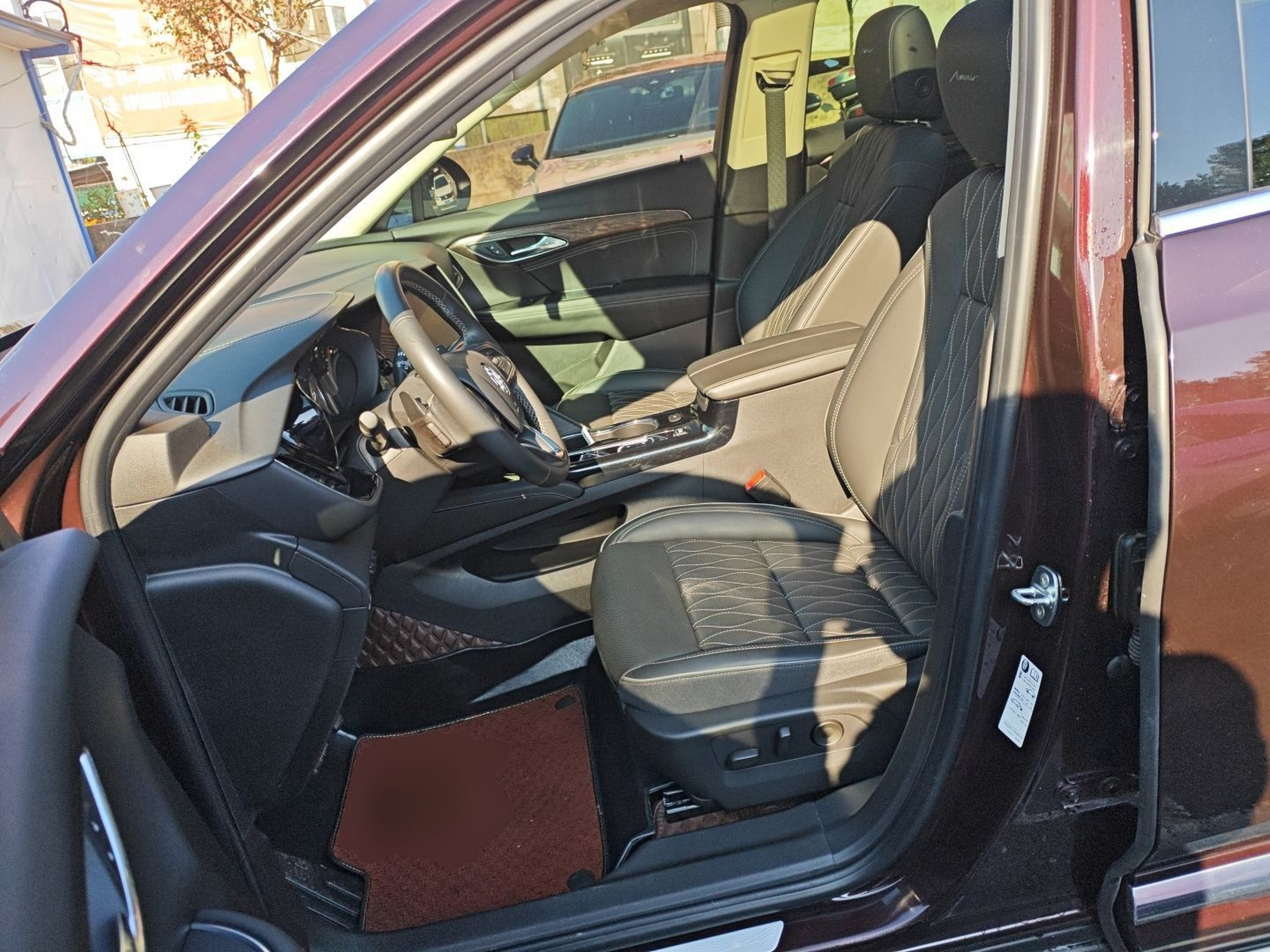 Переднее сиденье в автомобиле