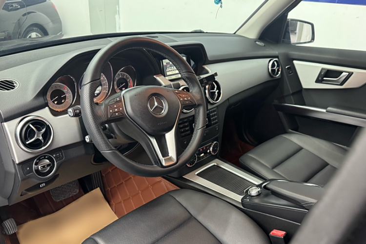 Used Mercedes-Benz GLK-Class 2013 GLK 300 4MATIC Dynamic Sunroof Model
