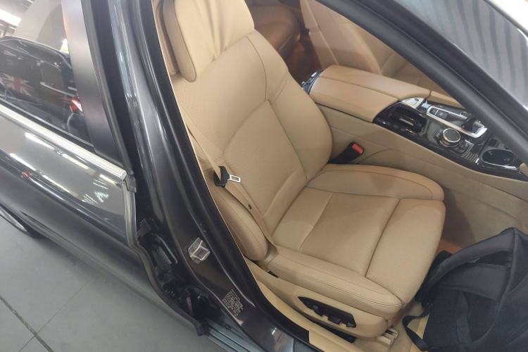 Used BMW 5 Series 2015 535Li Leading Model
